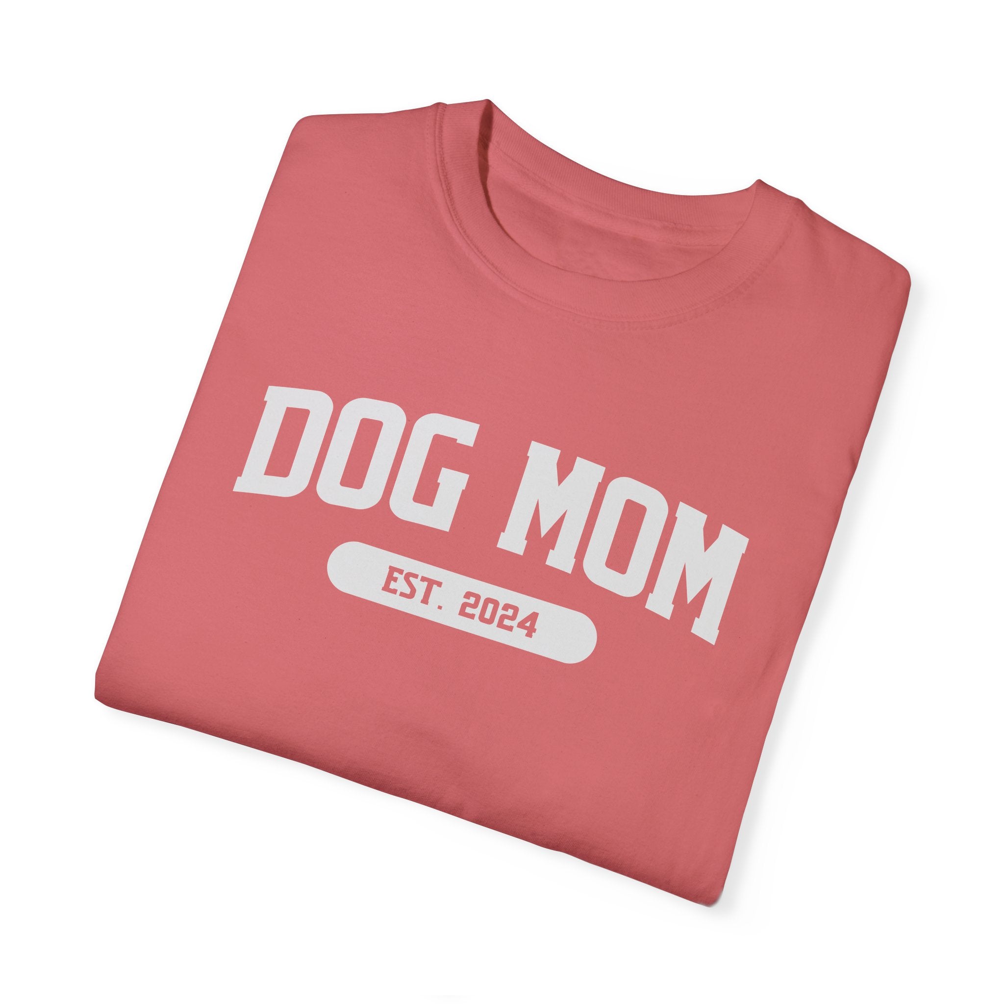 Dog Mom Est. 2024 Tee – The Dog Mom co.